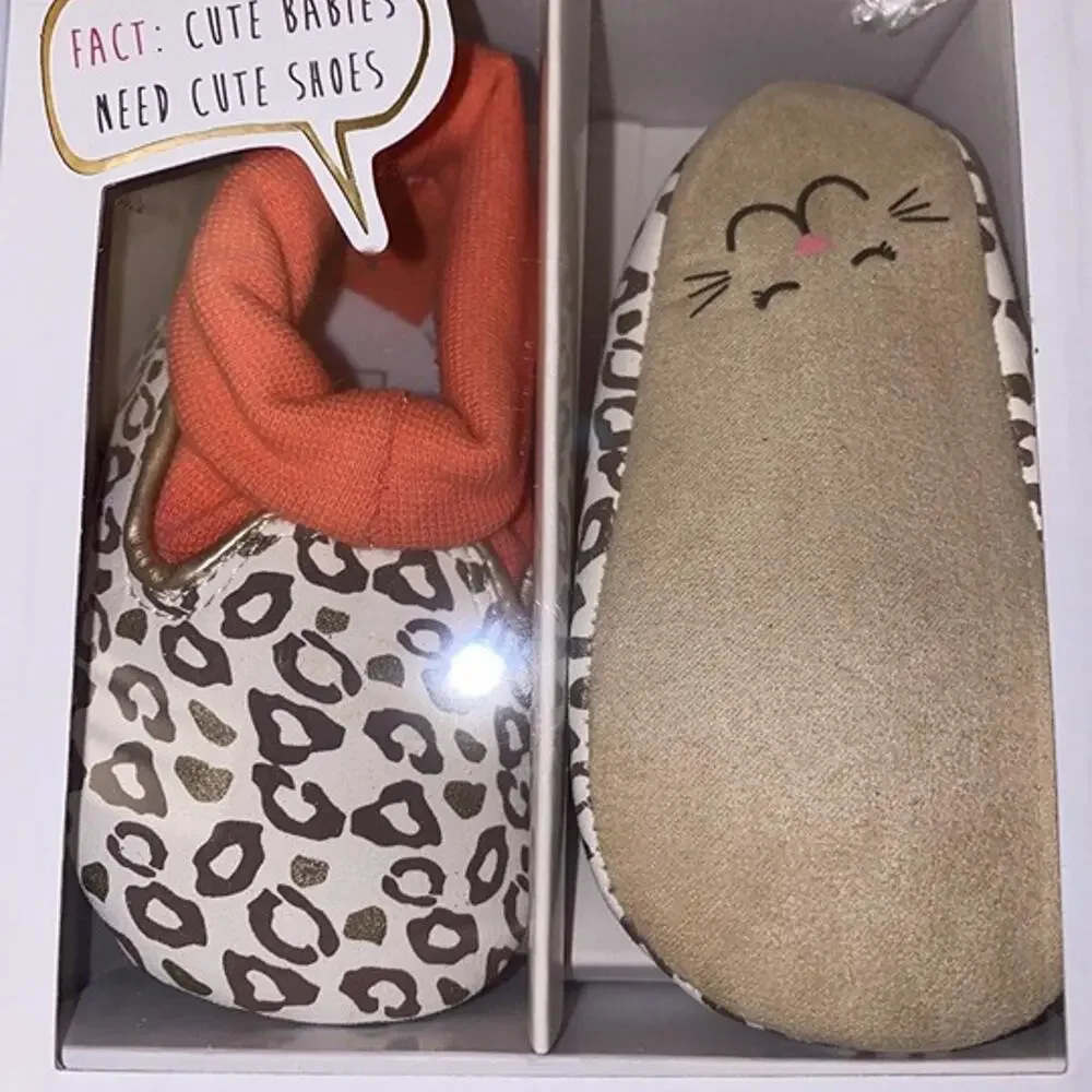 Rosie Pope 'Playful Leopard’ Adorable Crib Shoe. Gray And Red.  Size 0-3 month